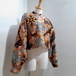 Bershka | Women's over sized Patterned Long Sleeve cropped Top